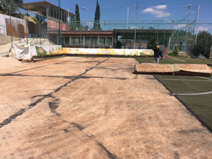 Το Paradise Mini Football κάνει τη &quot;χρυσή&quot; αλλαγή... χλοοτάπητα!